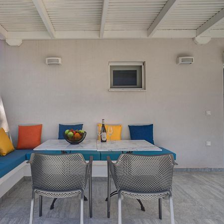 Molos Beachfront Apartments In Diakopto Dış mekan fotoğraf