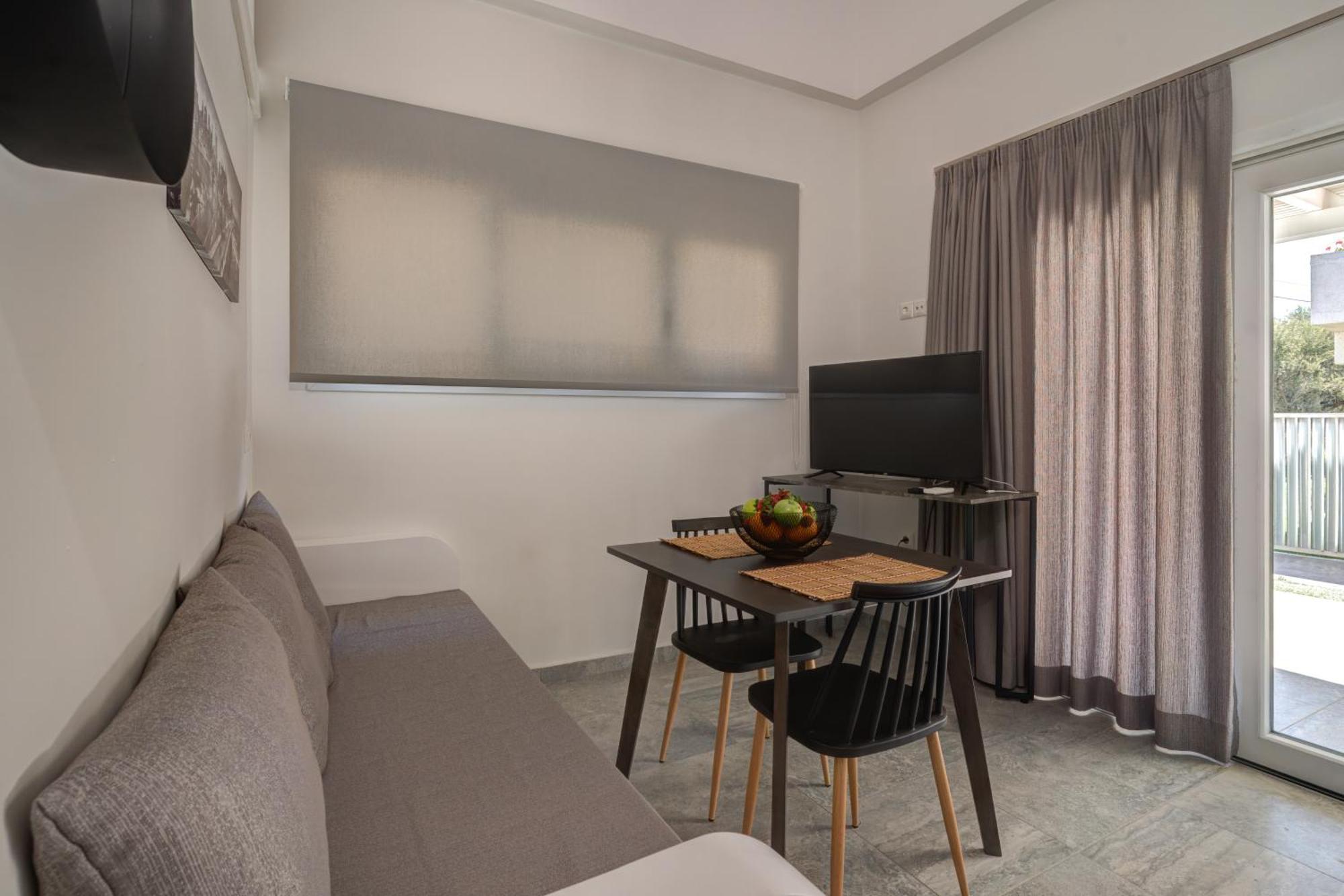 Molos Beachfront Apartments In Diakopto Dış mekan fotoğraf