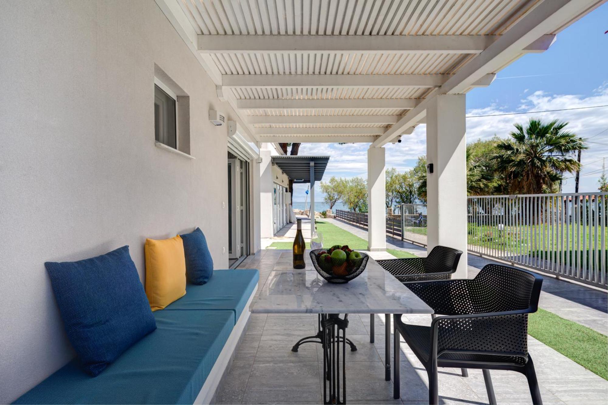 Molos Beachfront Apartments In Diakopto Dış mekan fotoğraf