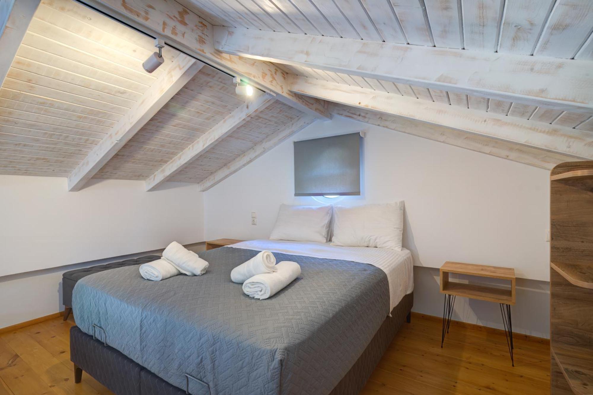 Molos Beachfront Apartments In Diakopto Dış mekan fotoğraf