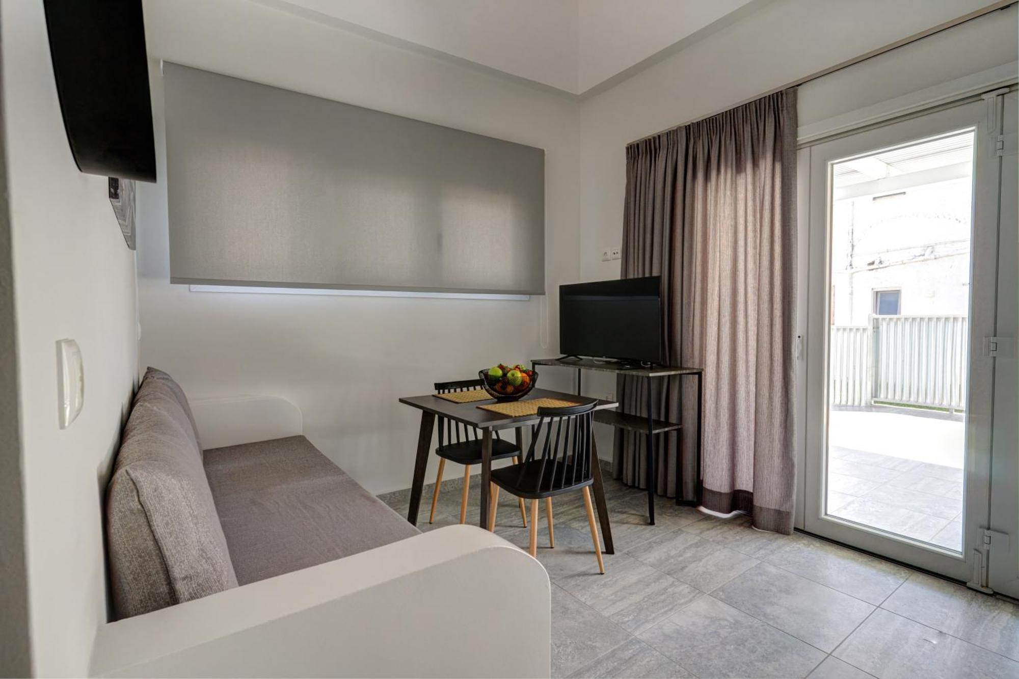 Molos Beachfront Apartments In Diakopto Dış mekan fotoğraf