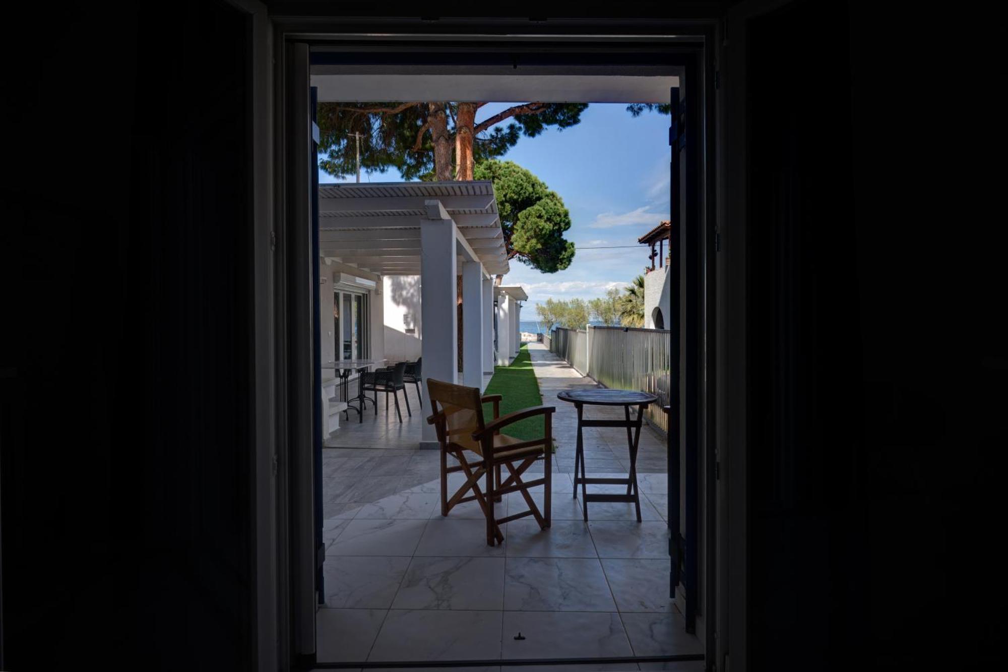 Molos Beachfront Apartments In Diakopto Dış mekan fotoğraf