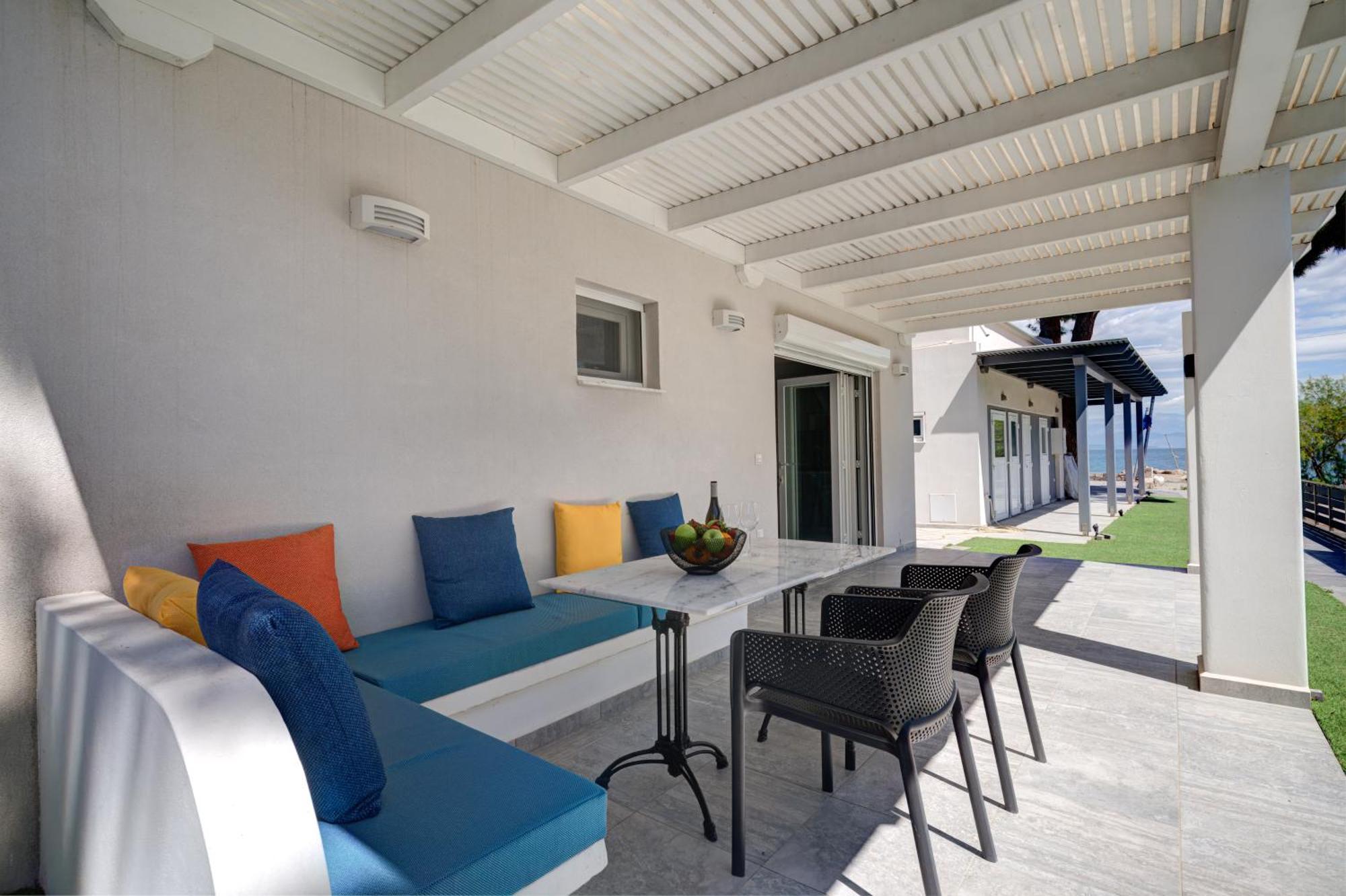 Molos Beachfront Apartments In Diakopto Dış mekan fotoğraf