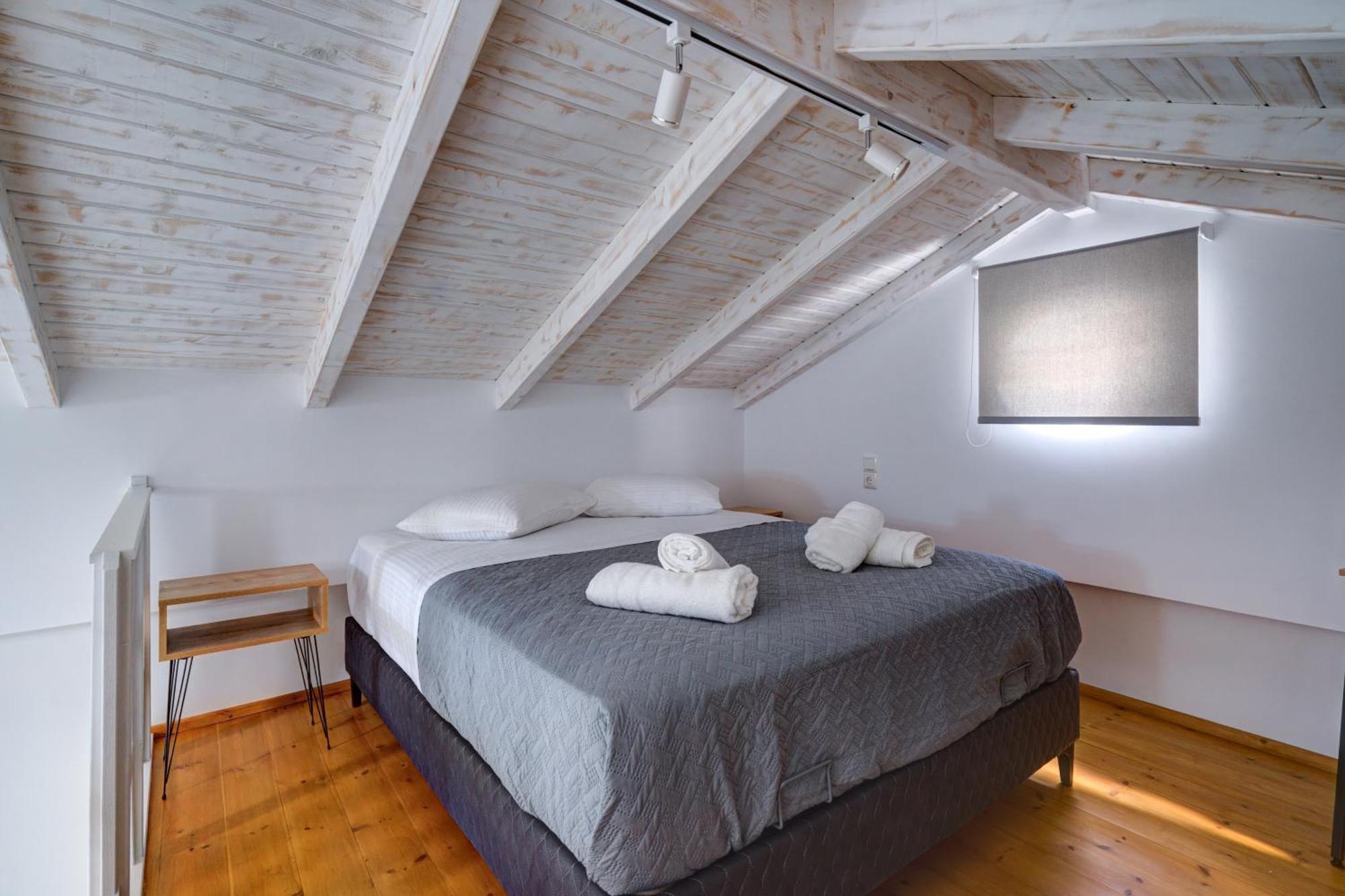 Molos Beachfront Apartments In Diakopto Dış mekan fotoğraf