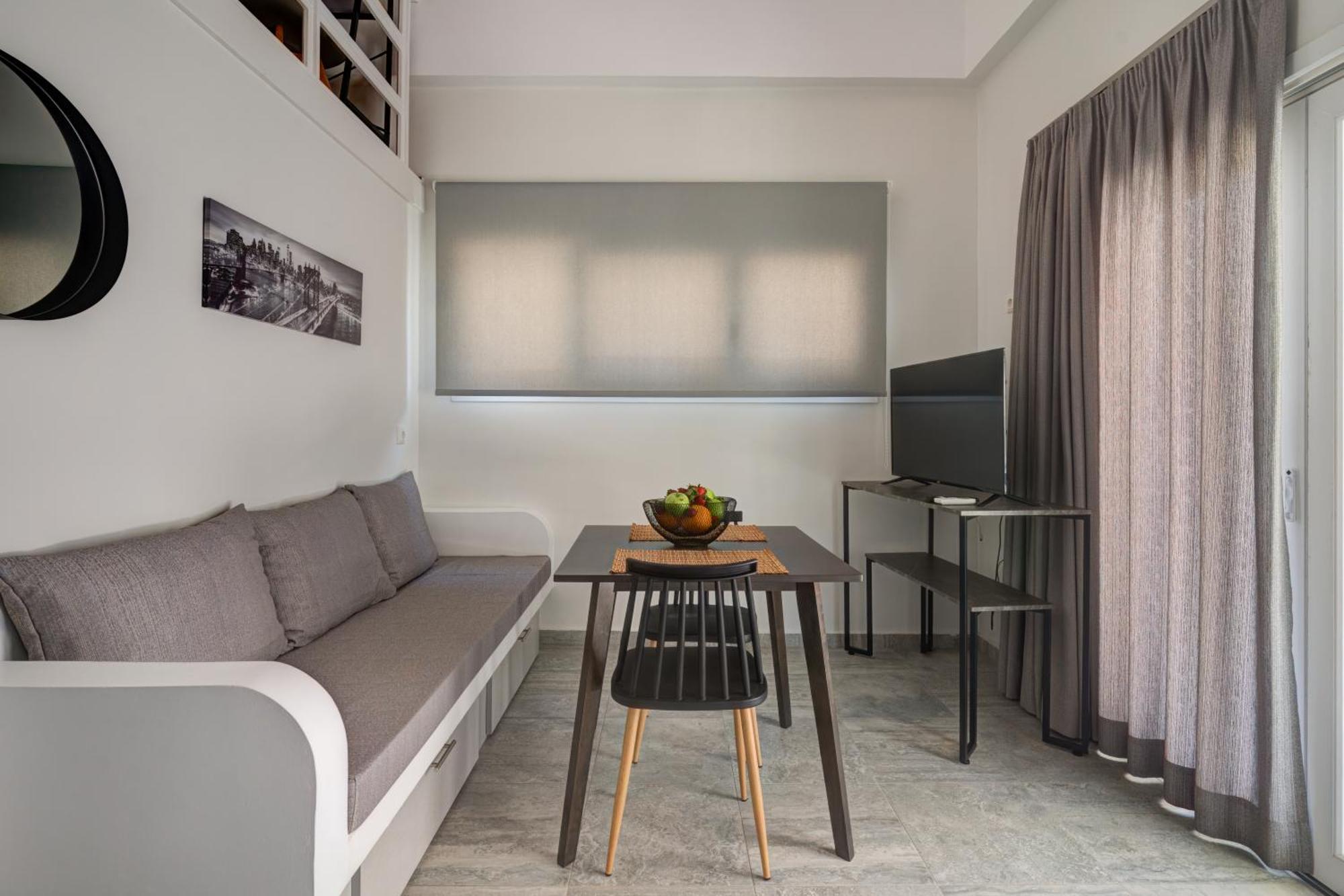 Molos Beachfront Apartments In Diakopto Dış mekan fotoğraf