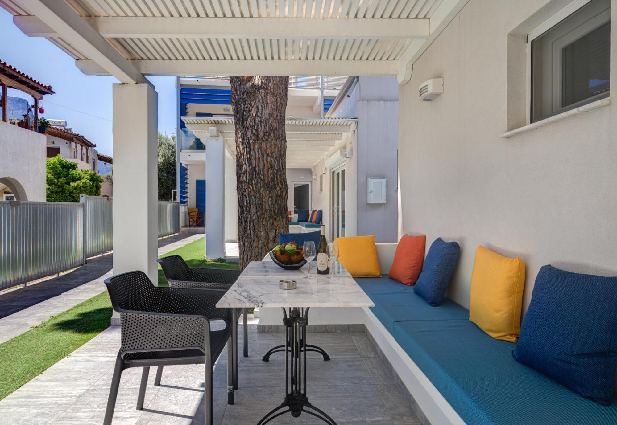 Molos Beachfront Apartments In Diakopto Dış mekan fotoğraf