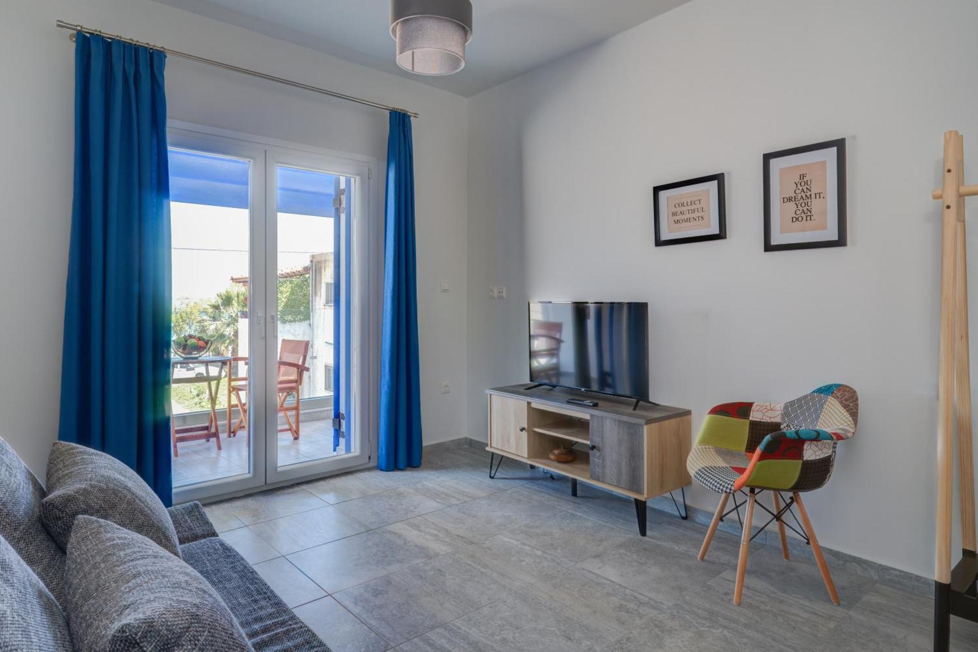 Molos Beachfront Apartments In Diakopto Dış mekan fotoğraf