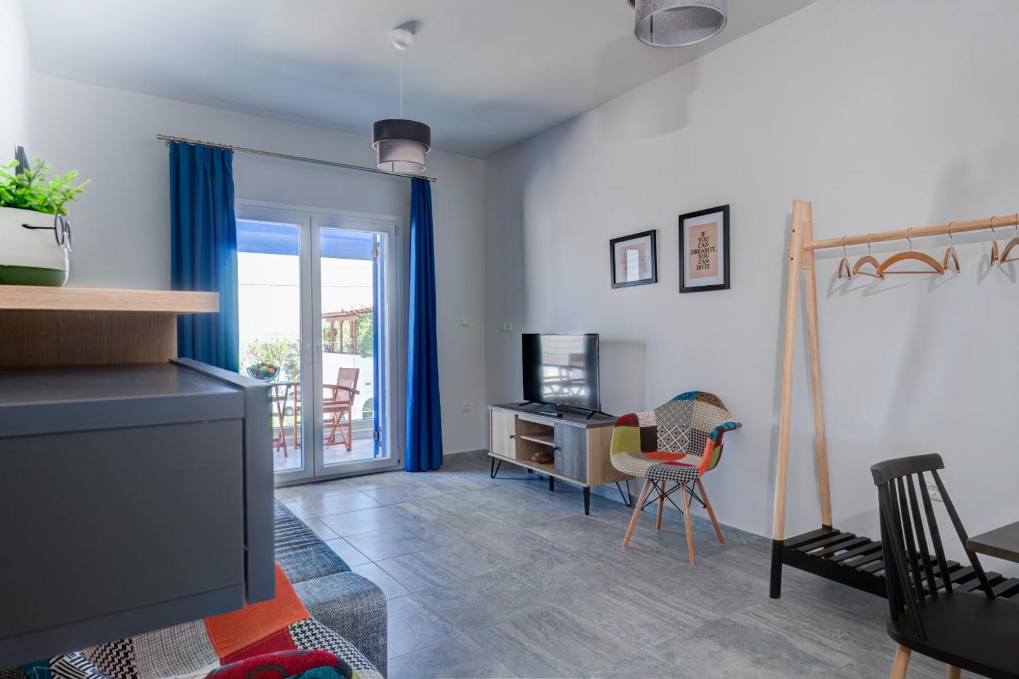 Molos Beachfront Apartments In Diakopto Dış mekan fotoğraf