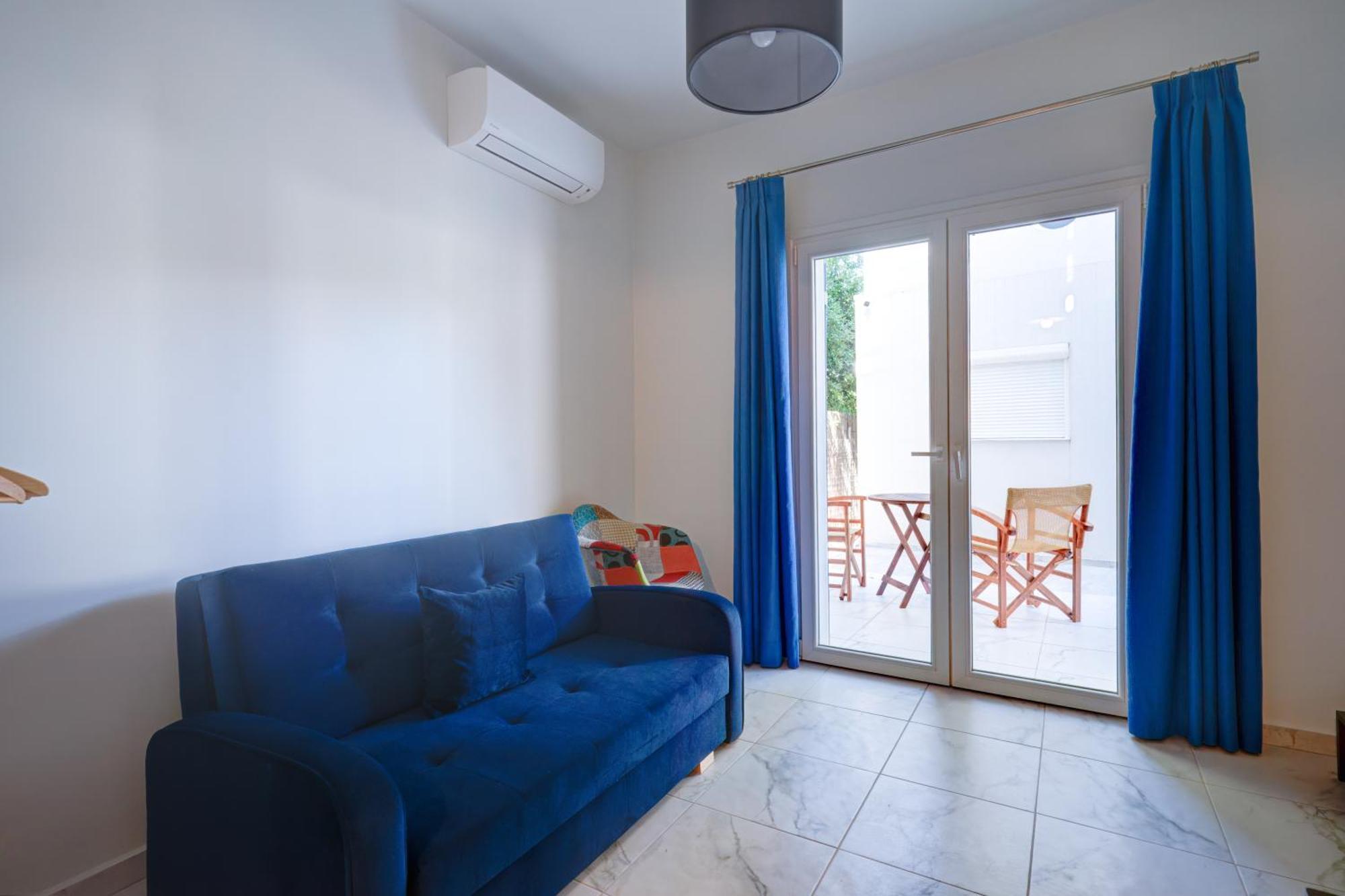 Molos Beachfront Apartments In Diakopto Oda fotoğraf
